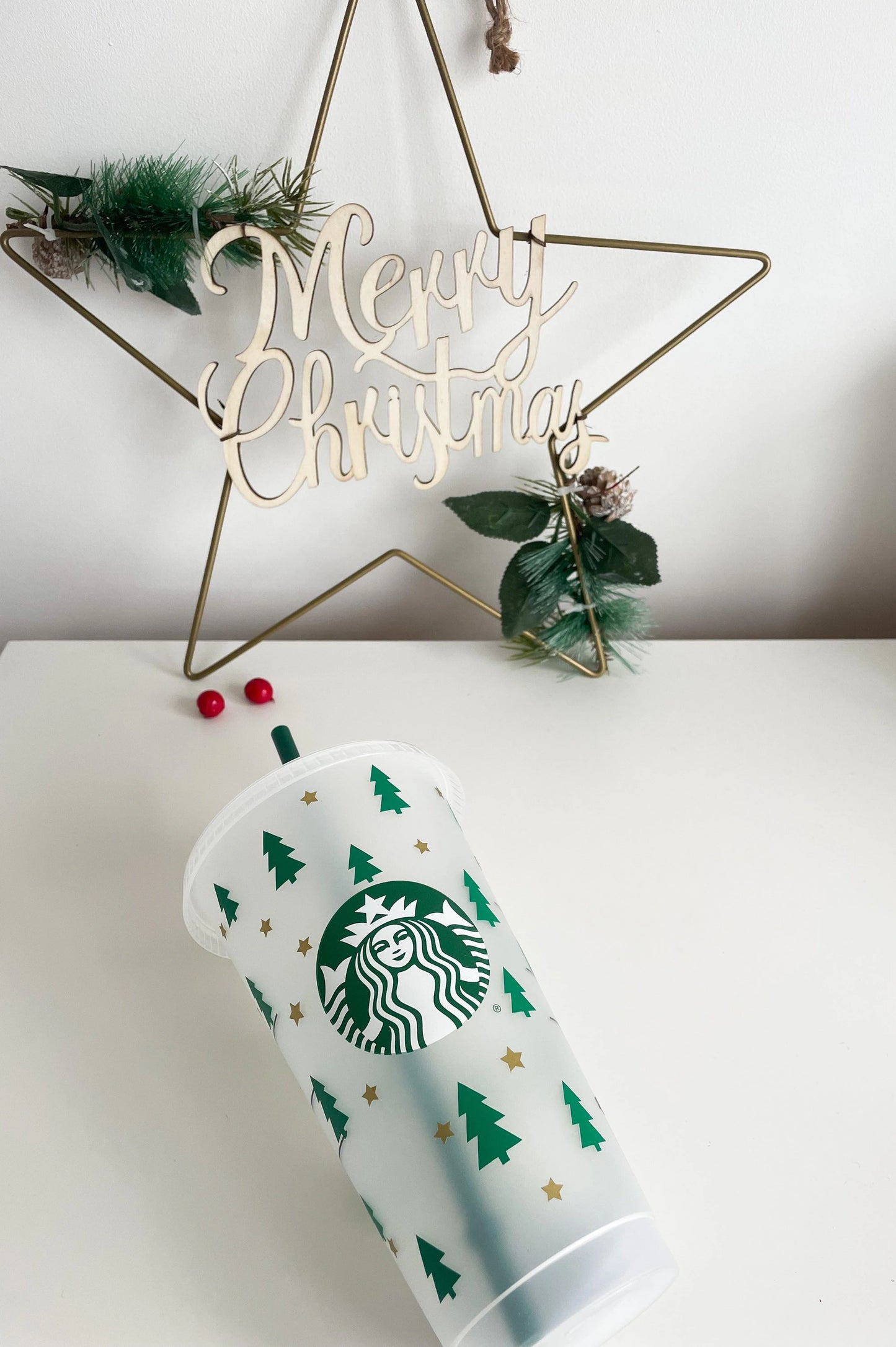 24oz Reusable Starbucks Christmas Cold Coffee Cup, Starbucks Snowflake Cup, Cold Coffee Cup, Tumbler, Cup with lid and straw, Starbucks UK